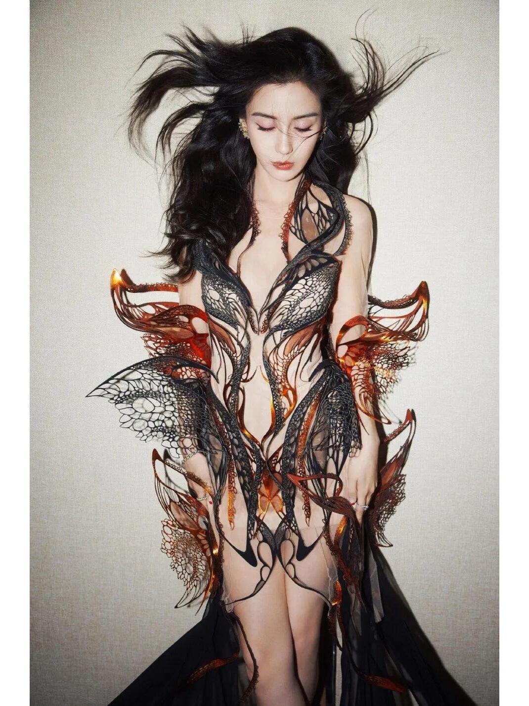 杨颖惊艳变身烈焰蝴蝶