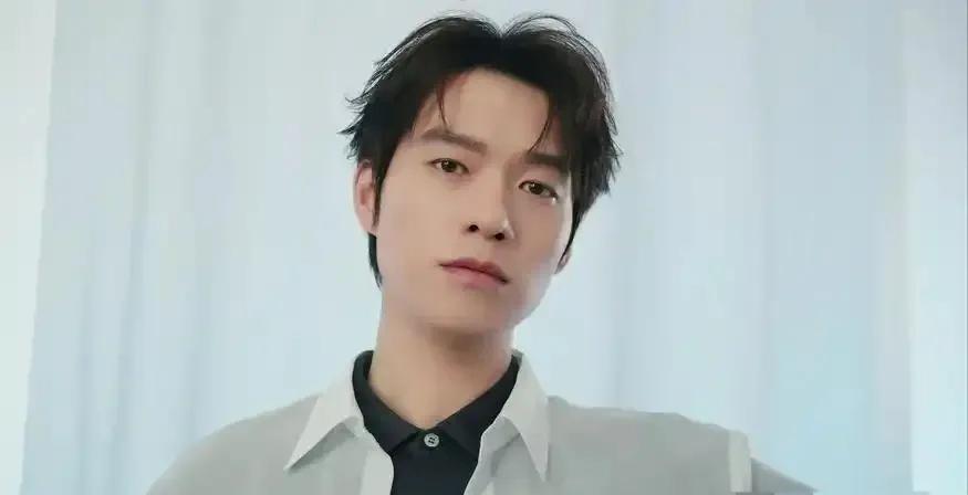 家人们，最近被魏大勋迷得不行，必须来深扒一下！好多人都好奇，魏大勋到底是不是富二