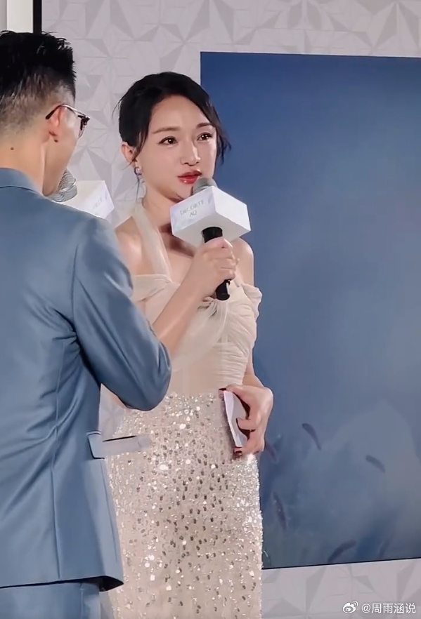 #周迅 50岁正是迷死人的年纪#这条热搜，也不知道谁推动的，让人想笑。什么时候，