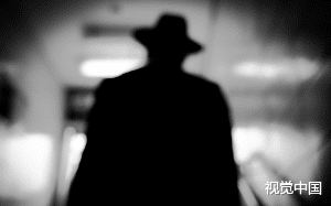 我是警察，用一根皮带自杀后，竟回到了30年前老婆被割喉的那天？