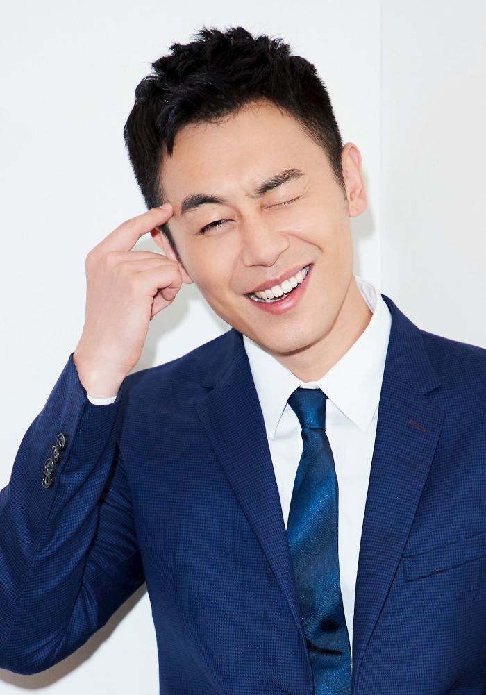 郭麒麟如果是在台上那叫调侃，在台下那就属于找茬儿了。
 
相声演员跨界又不是从郭