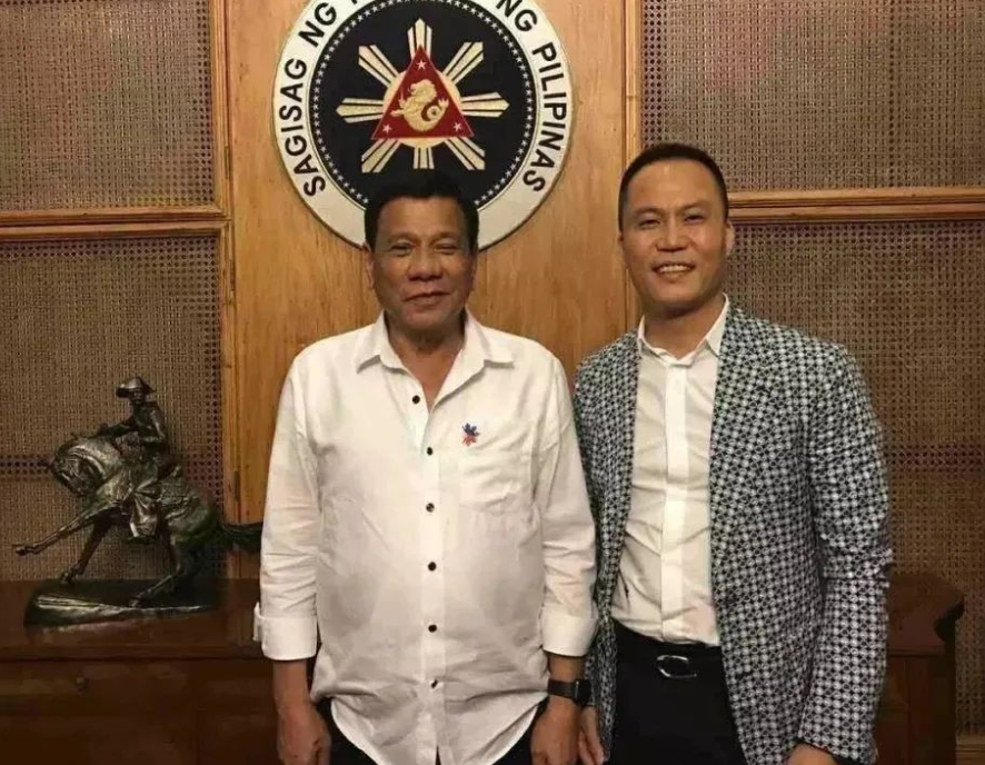 马科斯亲信指控杜特尔特顾问是“中国间谍”，证据竟是一张合影