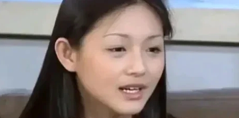 刚刚，博主直播时说:“大光头在哪里？到现在，像样的声明都没有发过，汪小菲作为前夫