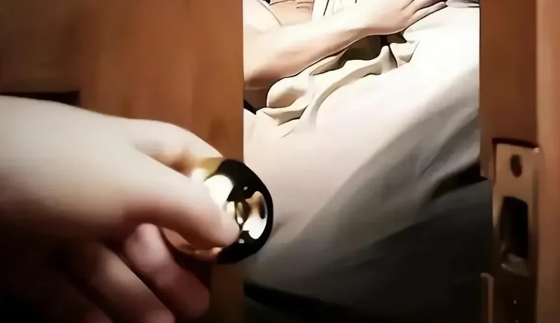 “一女害两男！”湖北恩施，男子刚离家外出打工不到1个月，就发现被人“偷家”，怒不