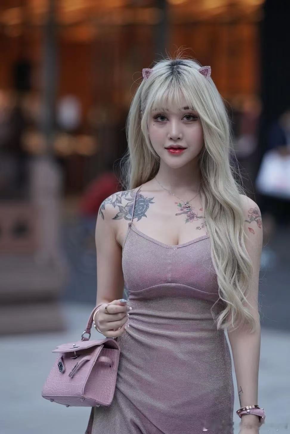 闺蜜这魔鬼的身材有很多追求者太羡慕了哈哈哈哈