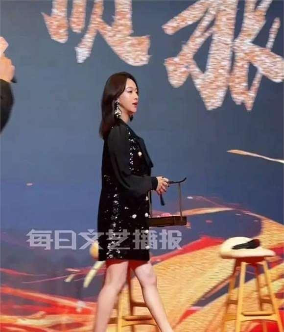吴谨言挺孕肚踩高跟鞋、甩鞭子上热搜，本人回应：怎么没人阻止我（吴谨言脚趾头图片）-第12张图片-九妖电影