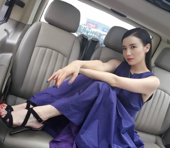 宋佳的脚型好看吗？