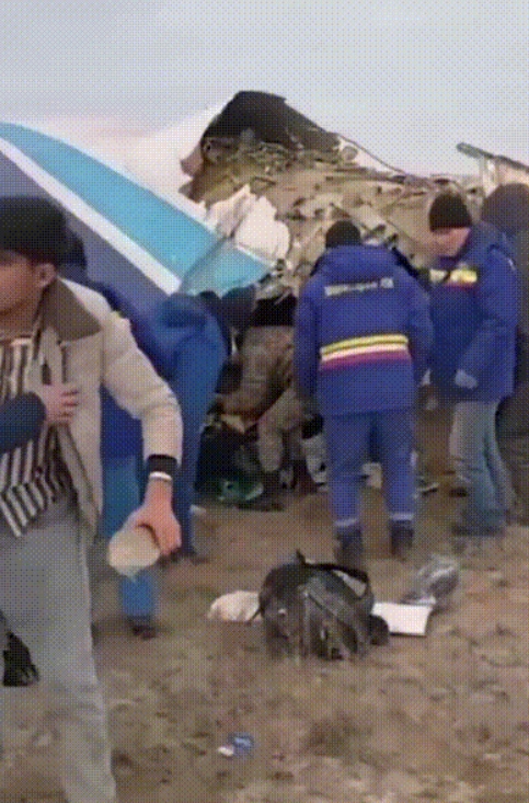客机在哈萨克斯坦坠机事件，有几个细节特别让人关注！

第一，乘客中可能有重要人物