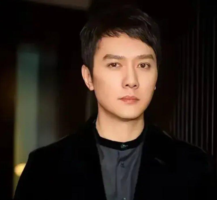 冯少峰，房子易主！

在娱乐圈的浮华背后，明星们的私人生活总是充满了戏剧性的转折