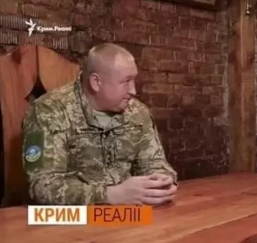 乌军上将德米特里·马尔琴科今天暗示乌军前线正在崩溃，并且说出了崩溃的原因：
1.