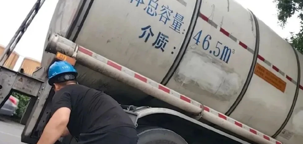 卧槽，太狠了吧！有罐车司机透露，食品类液体和化工液体运输混用且不清洗，“已是罐车