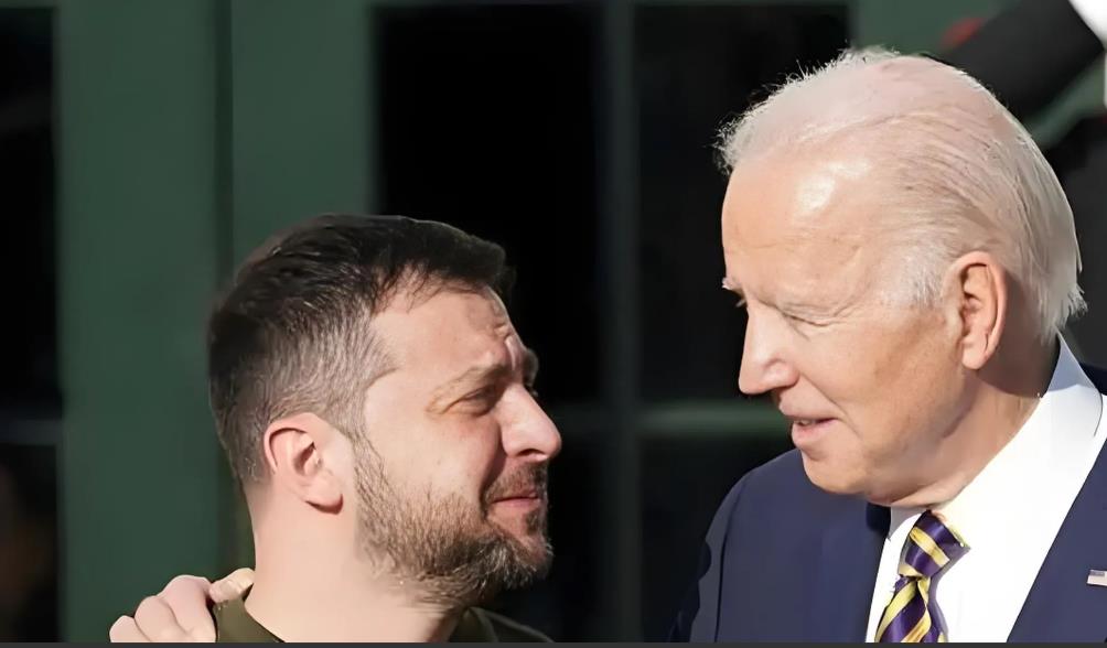 泽连斯基终于知道害怕了！
按目前的形势来看泽连斯基赌输了，他没想到有美国这个强大