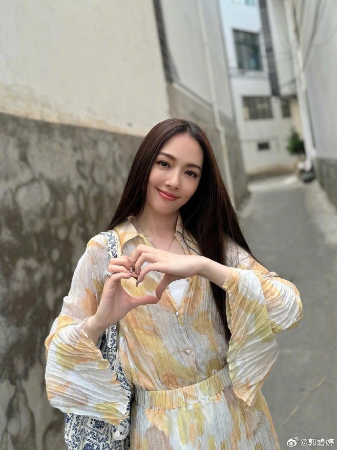 郭碧婷在浪姐跳舞划水，被网友一通狠骂。可惜啊，为了嫁入豪门，听婆婆的命令，解散了