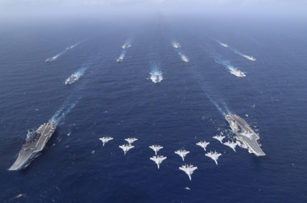 解放军双航母首次演练，这阵容美国也拿不出来
 
解放军在南海进行双航母首次演练，