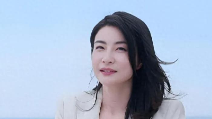 郭晶晶低调豪门生活背后的情感能量，霍家新世代爱情故事揭晓！