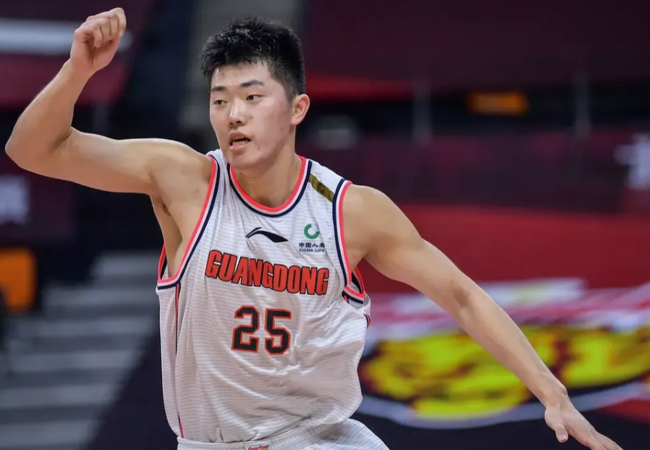 三个老番薯今晚会被杜锋叼老惨了！
杰师徒、胡明轩、杜润旺去国家队集训了，本来指望