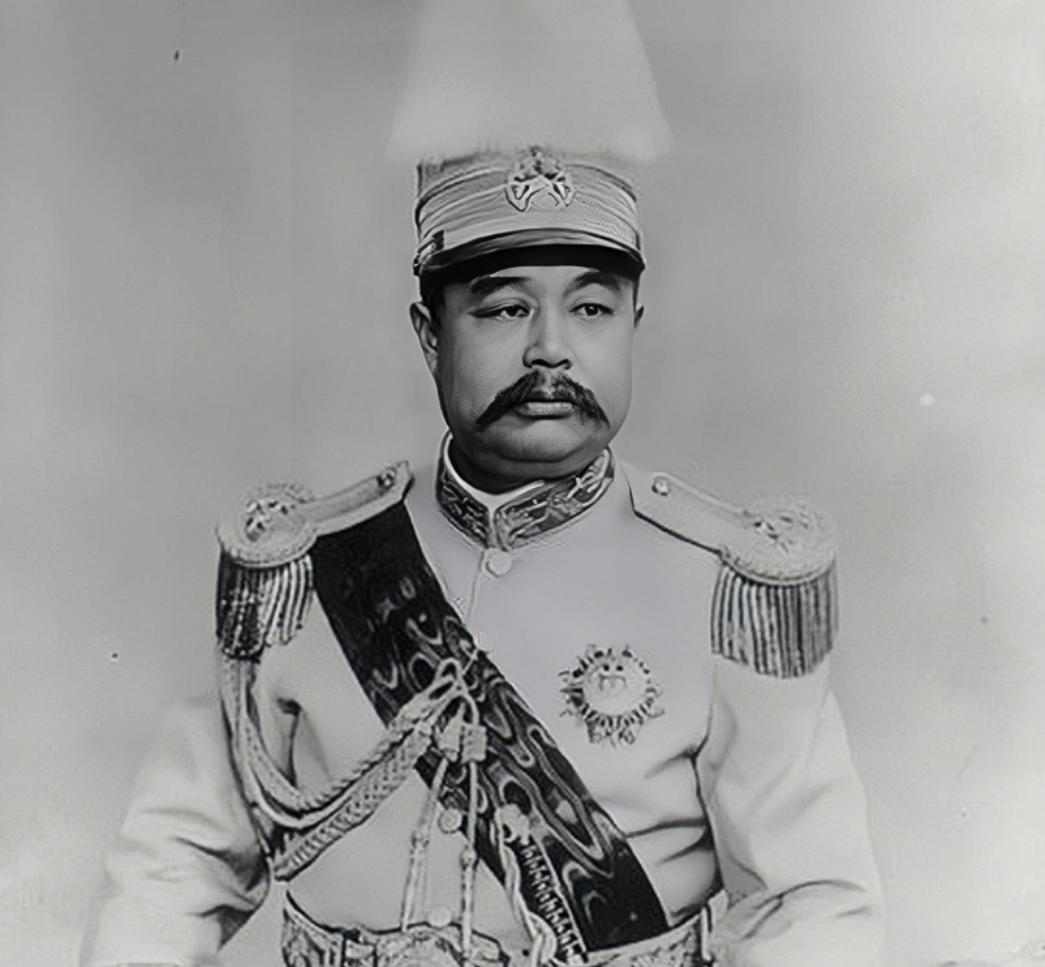 1916年，北洋军阀首领袁世凯临终之际预言道：未来有3个人可能统治中国。那么问题