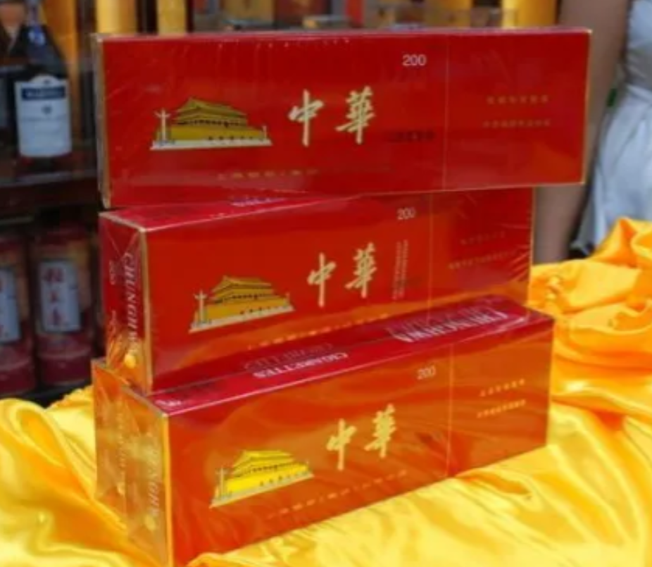 江苏，大爷儿子结婚，为了让自己倍儿有面，他在一家烟酒行花80000多元买了130