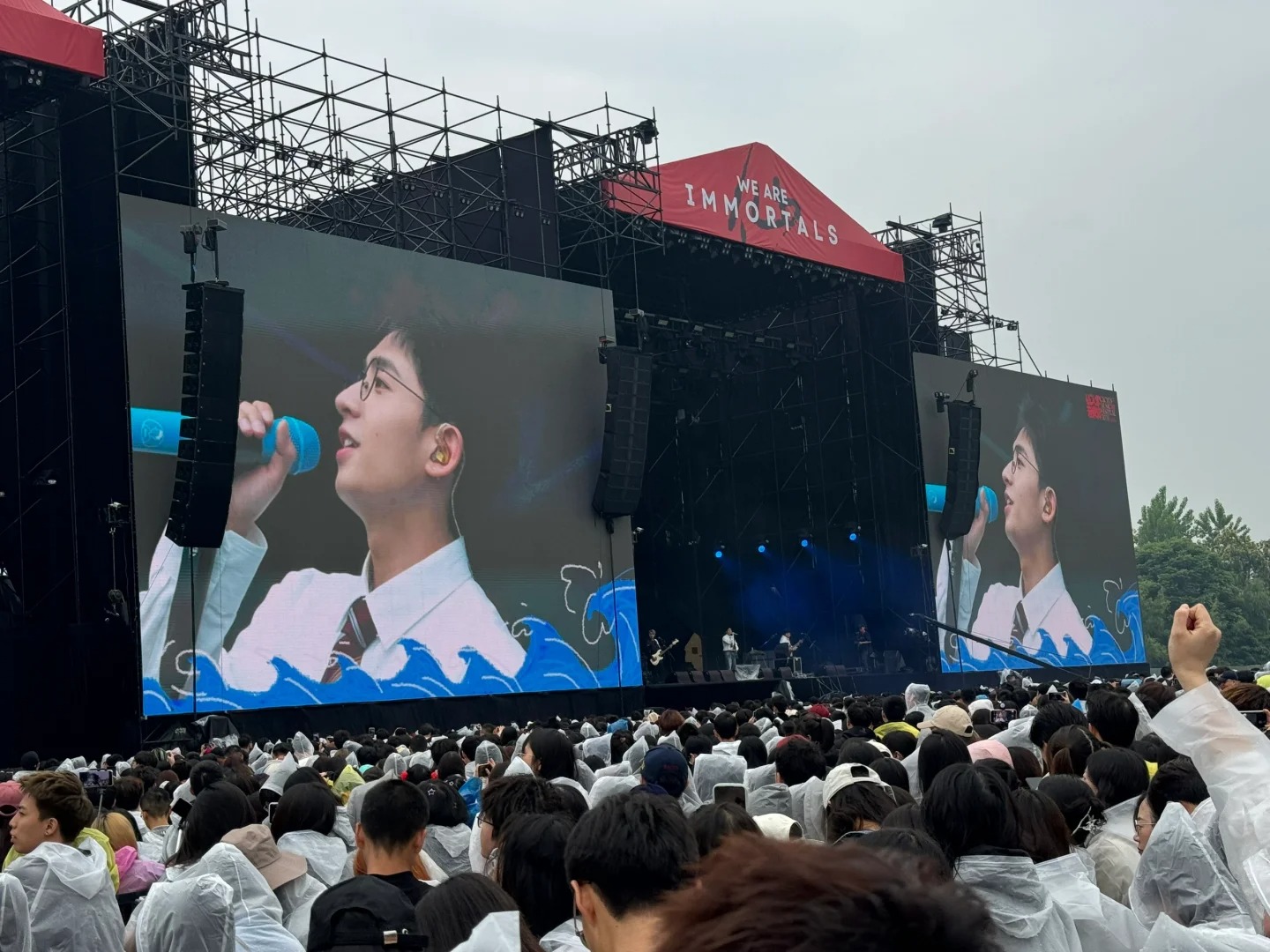 成都仙人掌音乐节盛况
从白天到黑夜
从白衬衫少年到古早民谣女神
今天是我作为直立