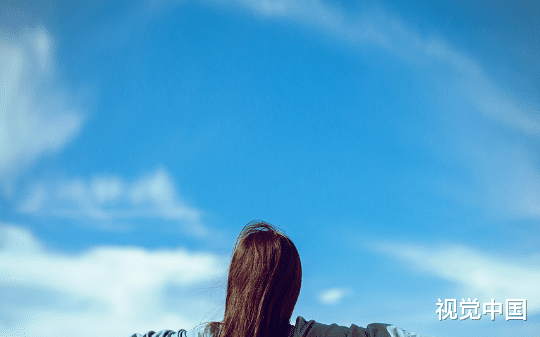 男友是个恋爱脑舔狗，他舔的是新入职的小姑娘，人家从头到尾连个正眼都没给过他