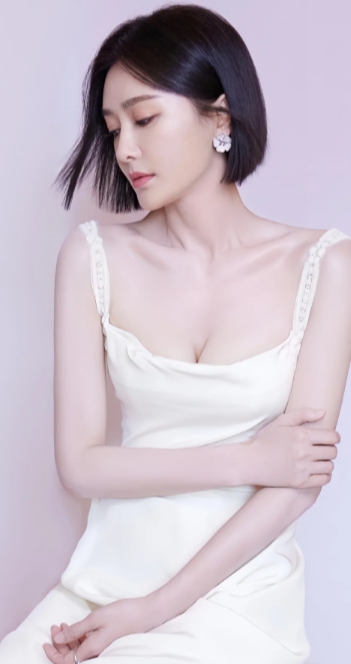 秦岚清纯秀丽