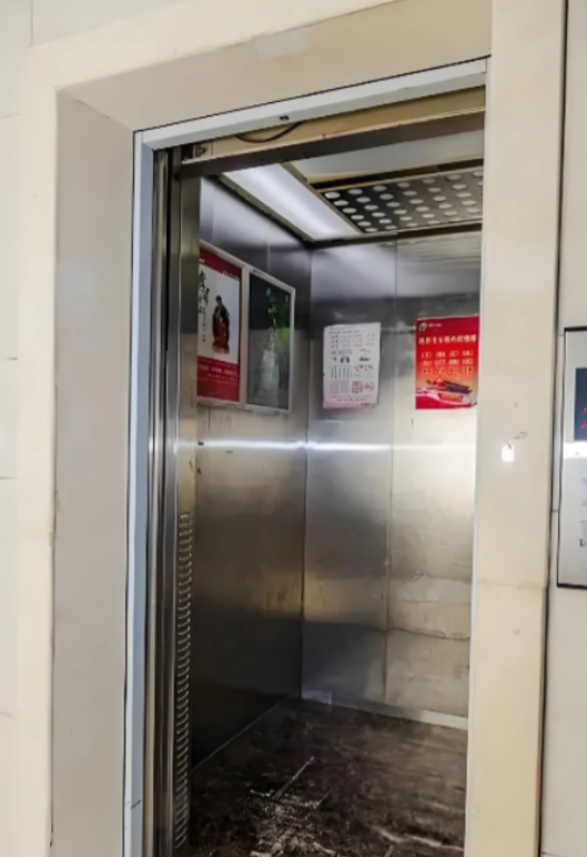 2023年，一楼住户拒交2万电梯费，被物业告上法庭，最终败诉还被判赔3000元违