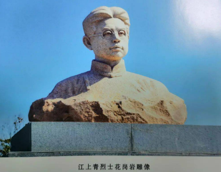 1982年，张爱萍上将第一次见到江泽民以后，不禁惊呼道：“原来你是江上青的儿子！