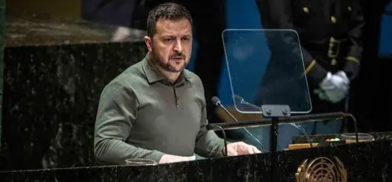 在实力面前，一切表演都是浮云！
在本届联合国大会上，乌克兰总统泽连斯基全英文脱稿