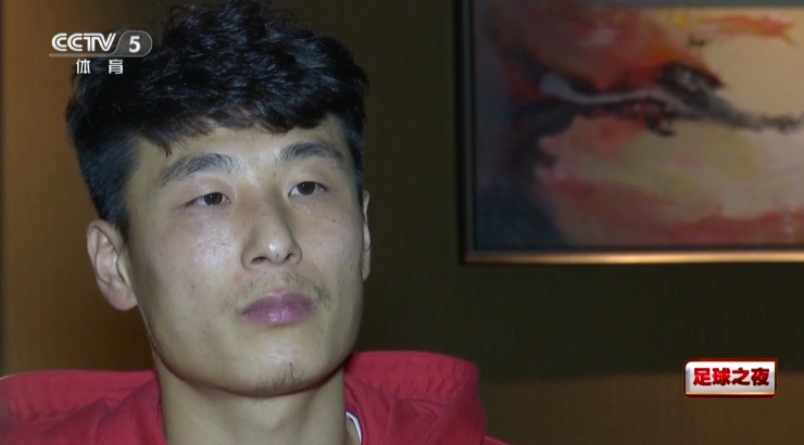 武磊在世预赛亚洲区对阵新加坡的2场比赛中打进了4个进球，另外武磊还有1个助攻，武