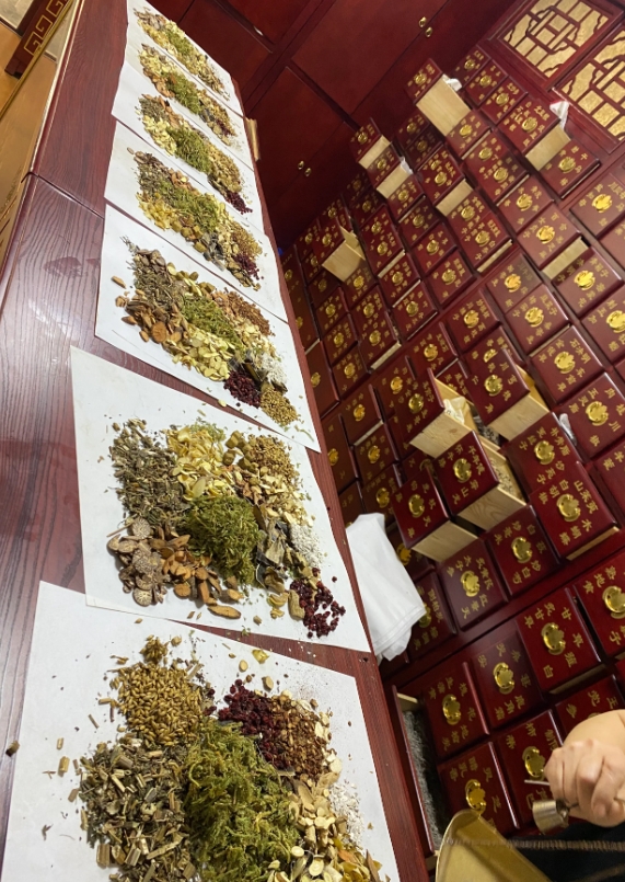 家有文科生
高考结束了，侄女在家玩疯了，不估分，不琢磨志愿填报，一问就说啥专业都