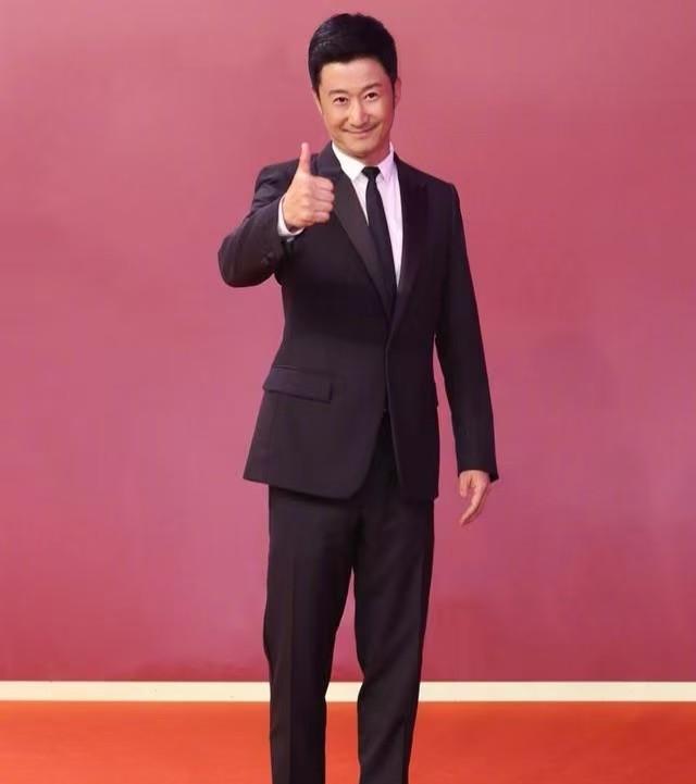 娱乐圈一天爆出五个大瓜

                           