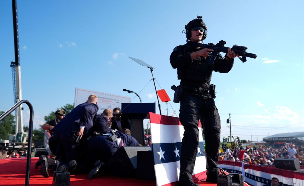 美国前总统特朗普遭暗杀受伤，更多细节逐渐明朗。宾夕法尼亚州巴特勒县的检察官戈尔丁