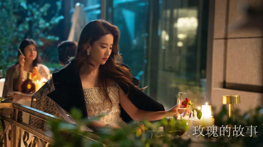 《玫瑰的故事》成绩亮眼，受各年龄层观众喜爱。该剧依托出色原著，由顶级班底打造，女