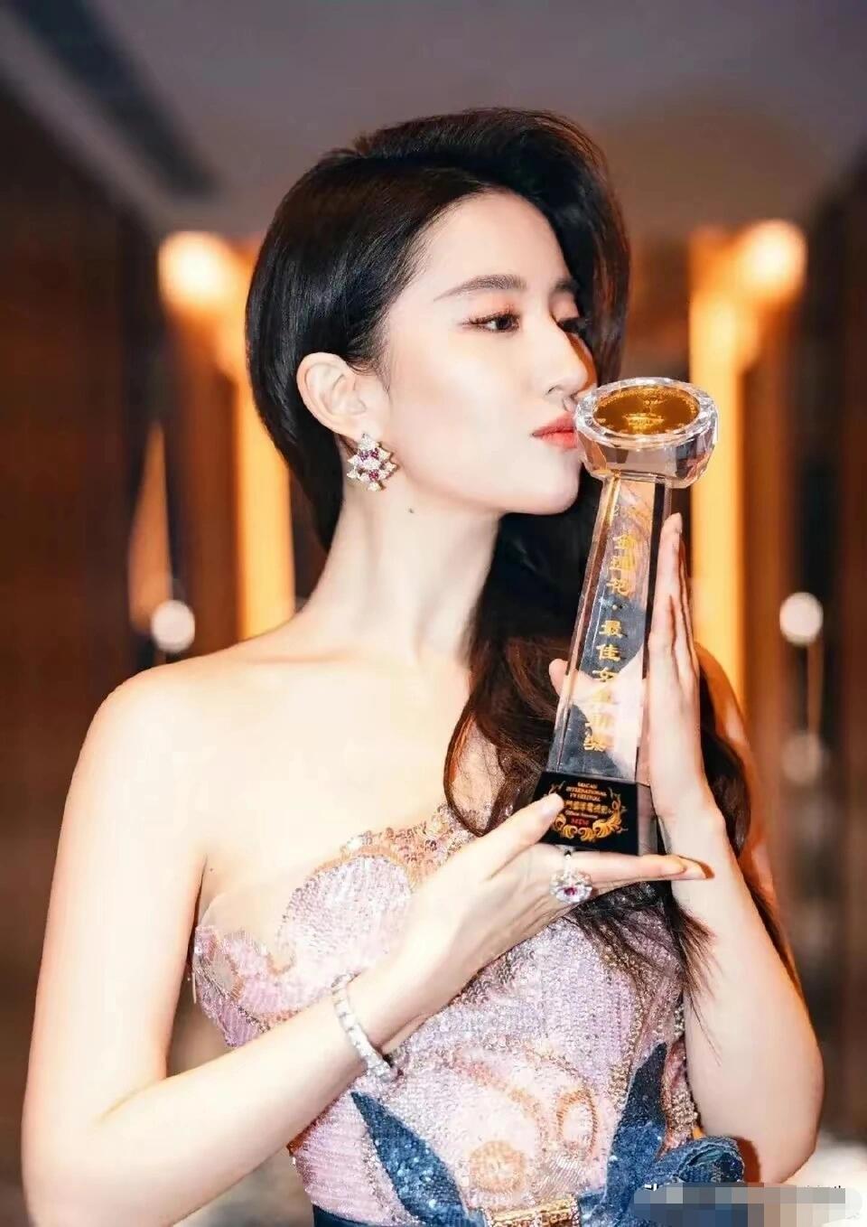 刘亦菲的保镖团队：守护光芒的英雄