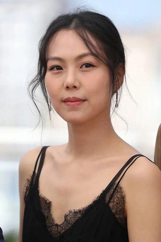 金敏喜——疏离的美丽的女人