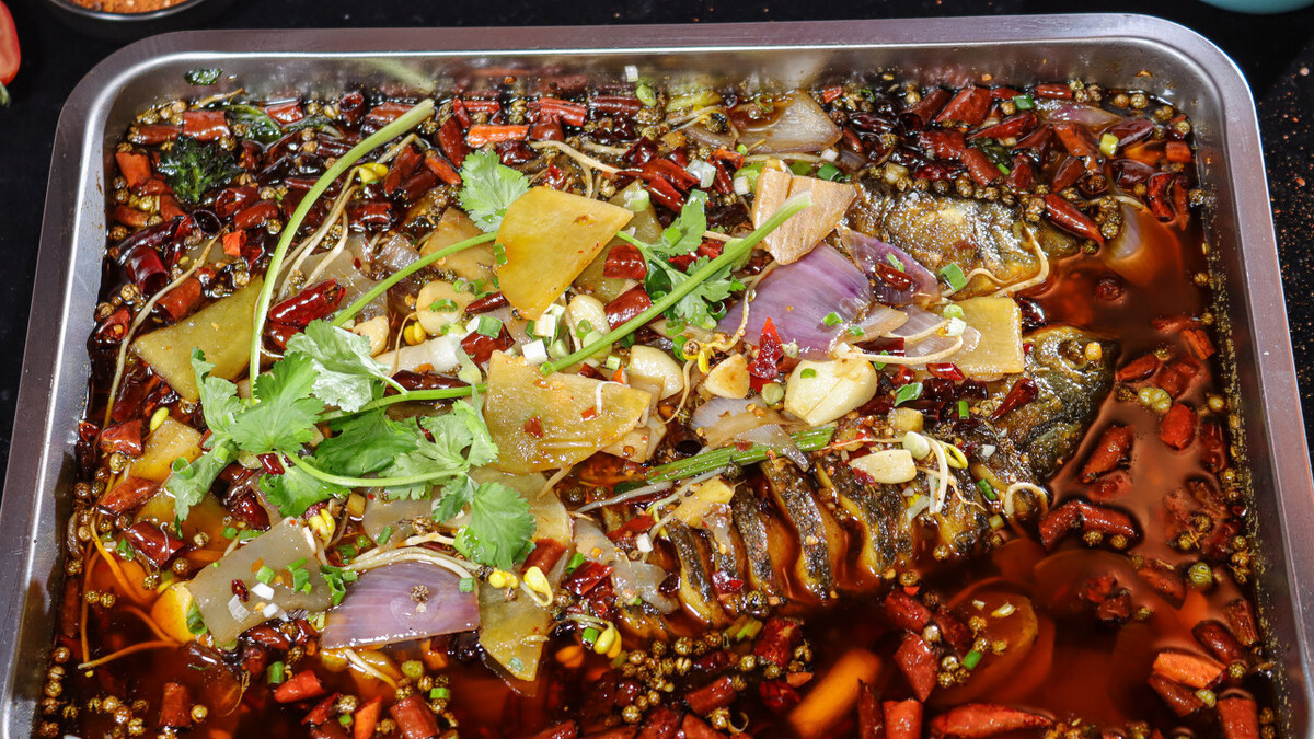 吃夜宵来份烤鱼配着酒，就一个字“爽”