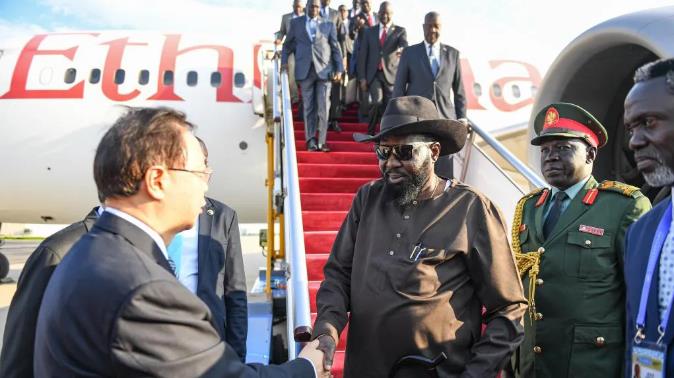 已抵达北京参加中非合作论坛峰会的国家元首有
1、赞比亚🇿🇲总统—希奇莱马

