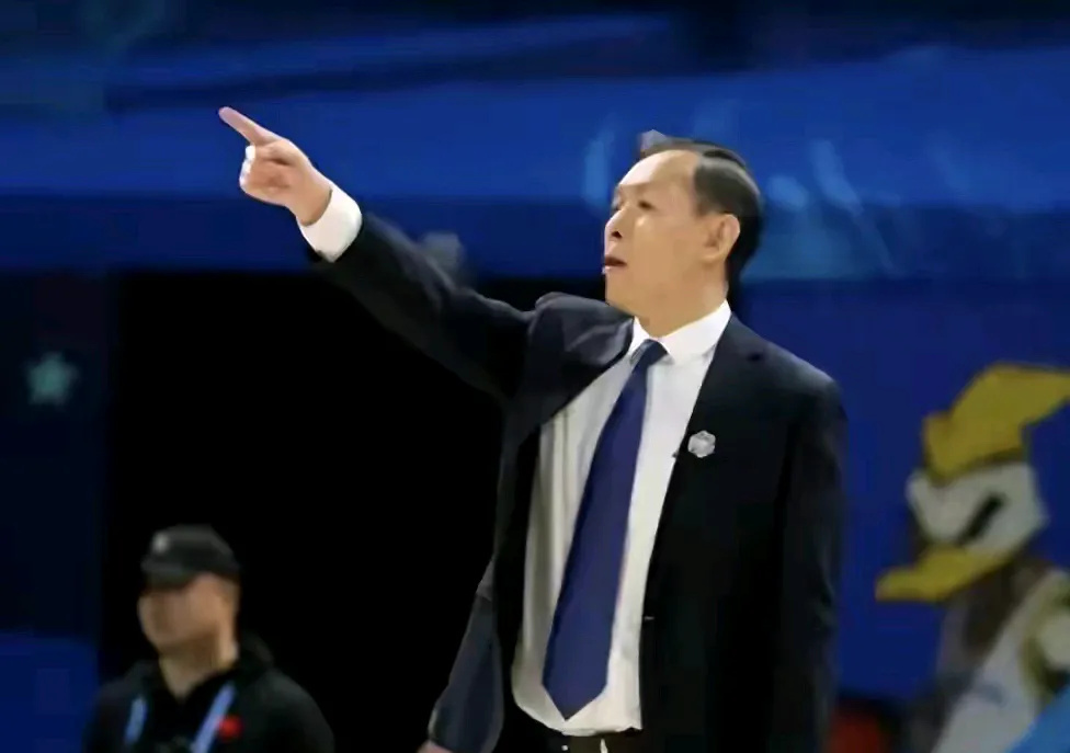 从第1到第9，北京男篮成绩掉队，罪魁祸首是谁？
常规赛打响之前，几乎所有人都觉得