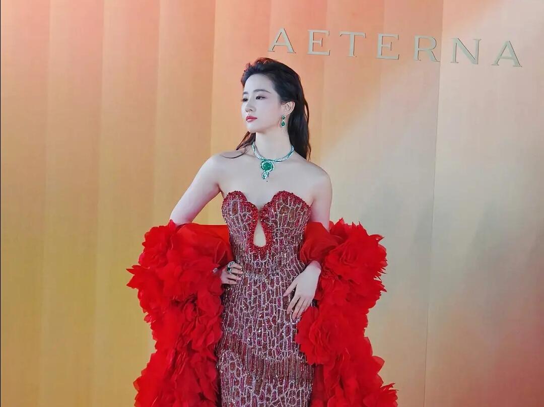 刘亦菲晚宴献舞，仙女下凡，舞动奇迹