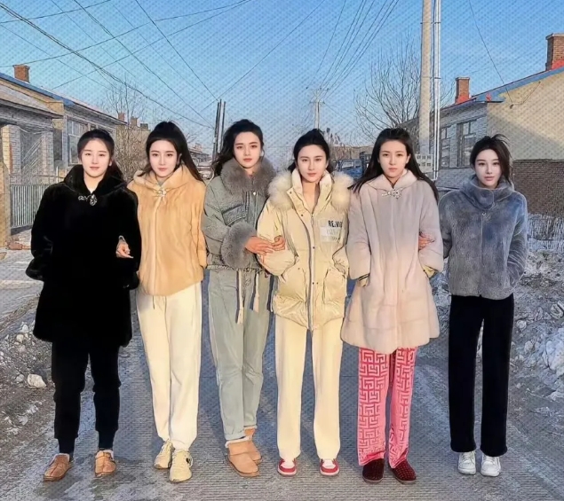 第一批回家过年的已经在村口集合了