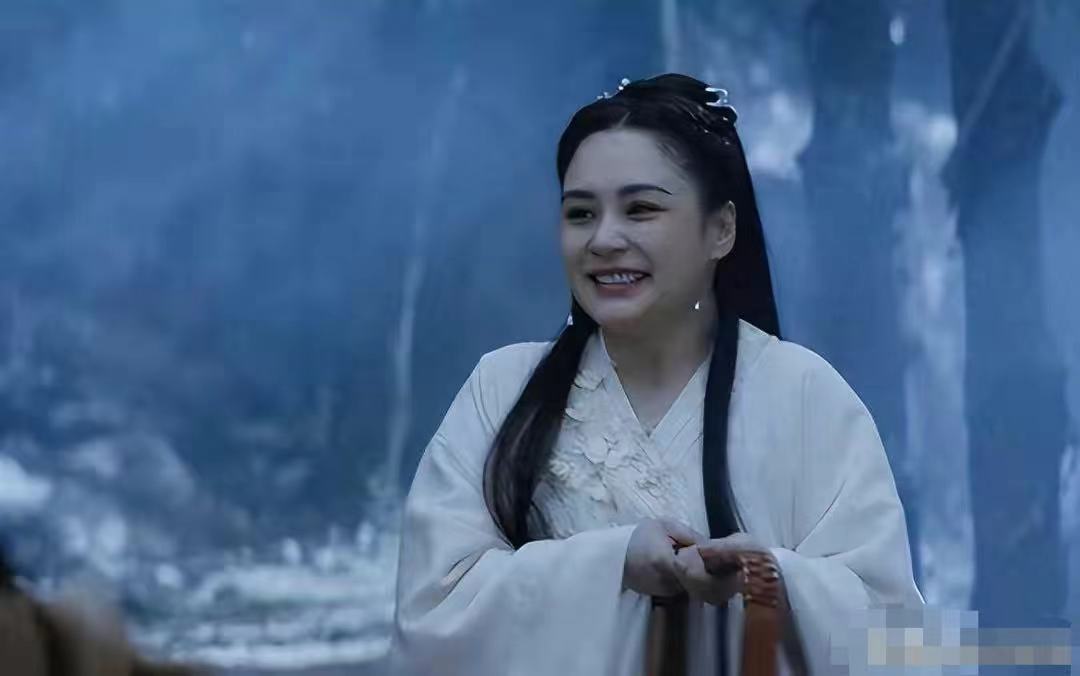 影视圈这玩意，简直就是一口大锅烩，谁都想往里面添点儿料，搞得里面乱七八糟的。不过