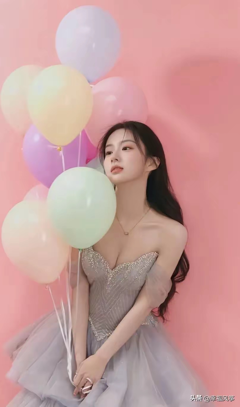 包上恩
00后美女

广东美女

明亮的双眸

柔和的轮廓

皮肤白皙

笑容温