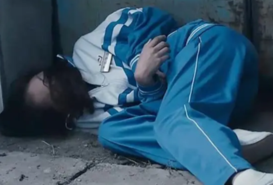 “是正当防卫吗？”河南男子钱某去接19岁的女儿放学，正看到女儿被6个社会青年困住