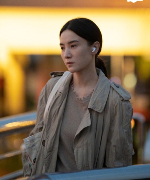 网友爆料演员宋佳与导演王伟已于两年前低调完婚。随着影片《好东西》日前的火爆，宋佳
