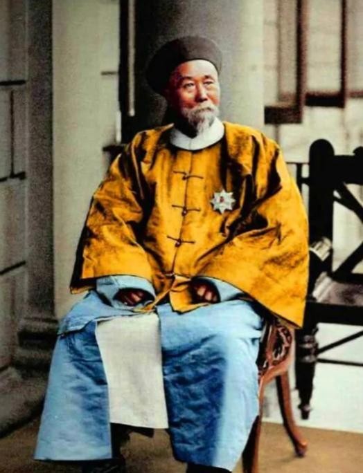 清朝时期，李鸿章曾上奏弹劾左宗棠涉嫌贪污腐败，此事引起了慈禧太后的震怒，即刻派遣
