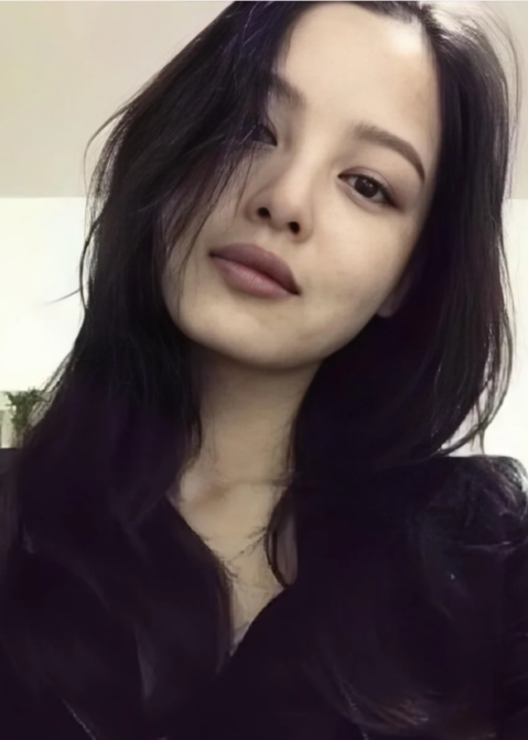 辛芷蕾性感动人