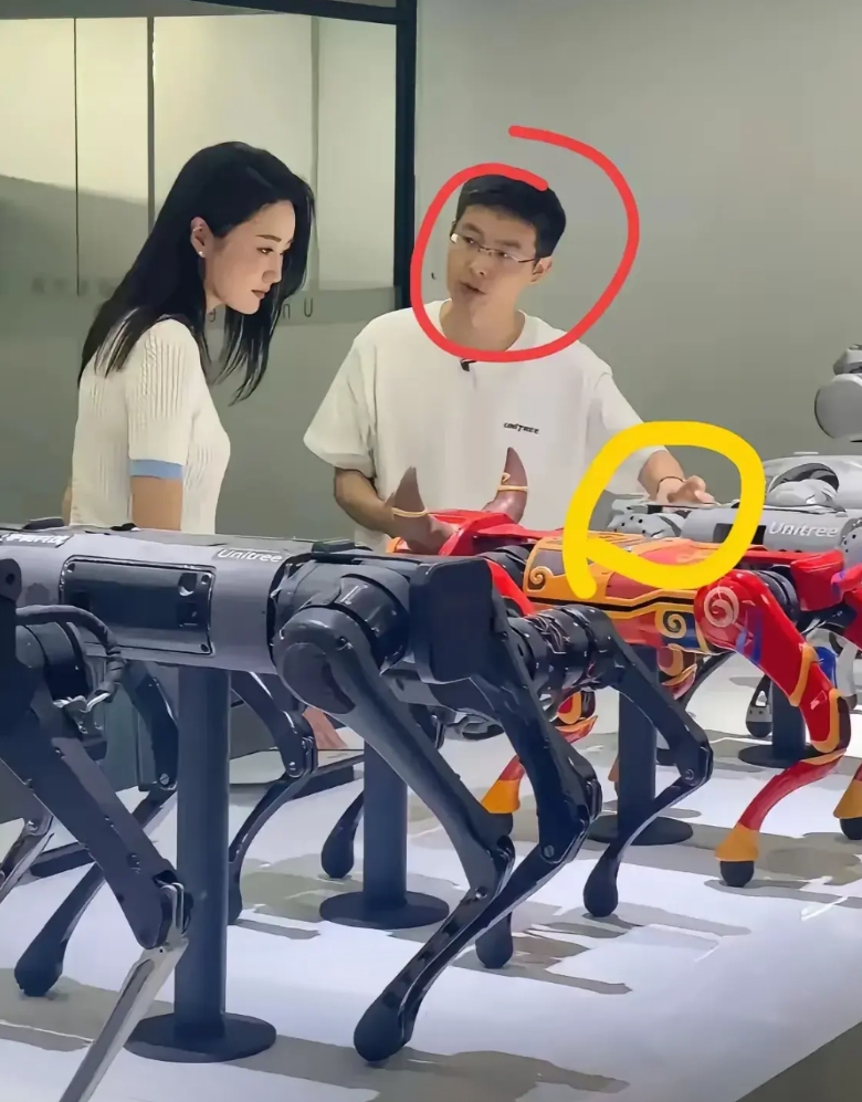 王兴兴果真是技术男
面对这么漂亮的美女
竟然可以做到
眼里只有机器人啊
也许就是