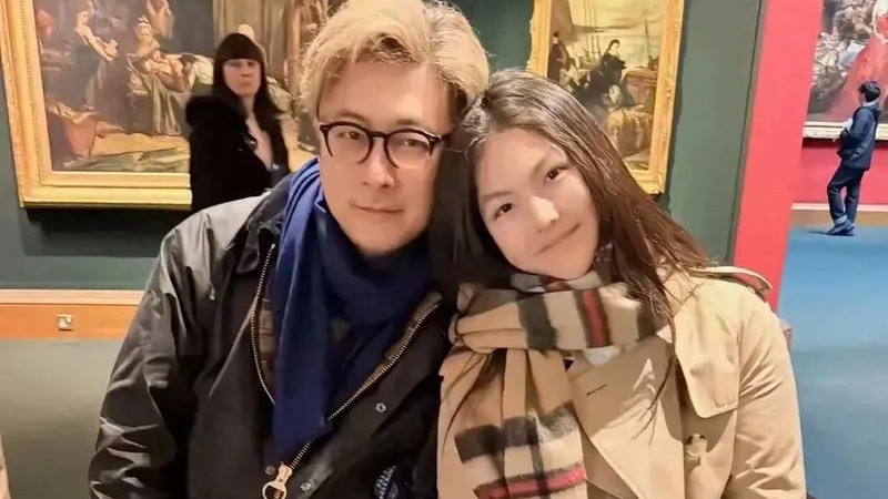 李湘一家逛财神殿，王诗龄表现乖巧超黏王岳伦，被寺庙当贵客对待