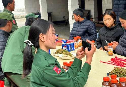 果敢同盟军中的女兵在后勤领域的卓越表现，是军队中不可忽视的一支强大力量。她们虽未