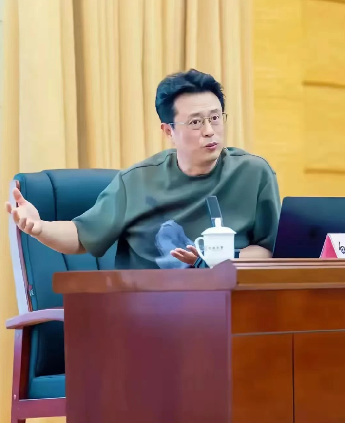 对于是否恢复国道收费！网友热议
一部分人提出了疑问？：
亏损更大，建一个收费站六